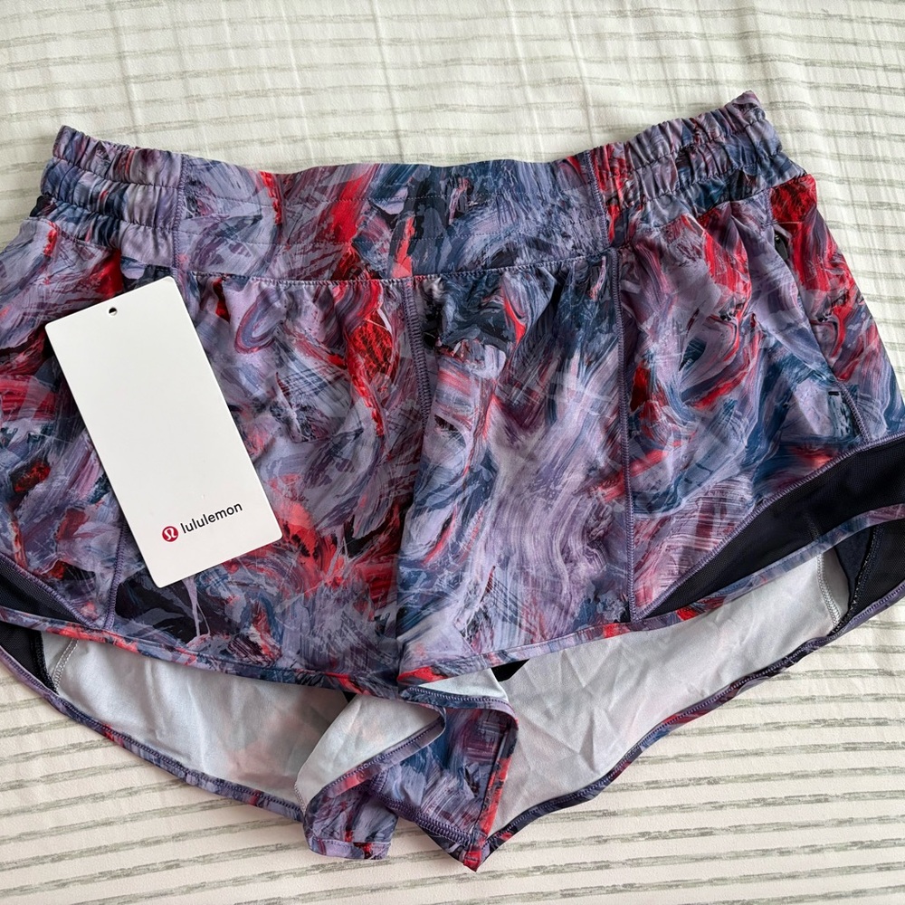 Lululemon Hotty Hot LR Short 2.5” Lined
